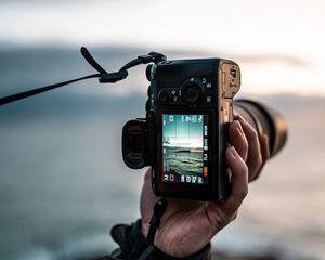 Preview wallpaper camera, man, hand, shooting, screen