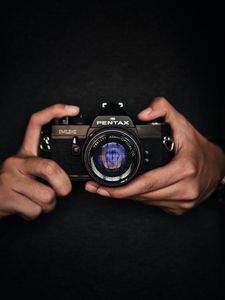 Preview wallpaper camera, objective, lens, hands, photographer