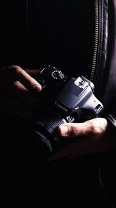 Preview wallpaper camera, objective, photographer, hands, dark