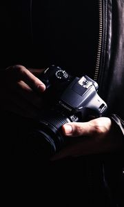 Preview wallpaper camera, objective, photographer, hands, dark