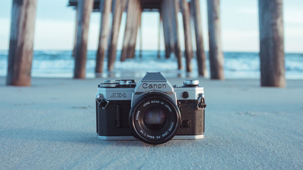 Wallpaper camera, pier, sand, blur