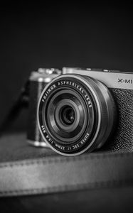 Preview wallpaper camera, retro, black and white, dark
