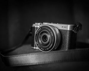 Preview wallpaper camera, retro, black and white, dark