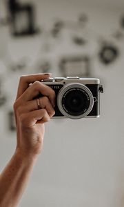 Preview wallpaper camera, retro, hand