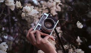 Preview wallpaper camera, retro, hand, flowers, bloom