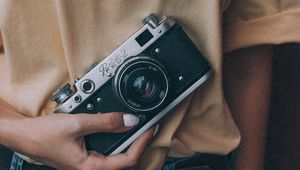 Preview wallpaper camera, retro, hand, girl, style