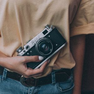 Preview wallpaper camera, retro, hand, girl, style