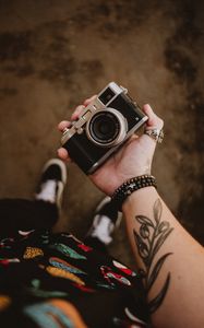 Preview wallpaper camera, retro, vintage, arm, tattoo, legs