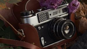 Preview wallpaper camera, retro, vintage, lens, foliage, autumn