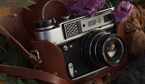 Preview wallpaper camera, retro, vintage, lens, foliage, autumn