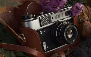 Preview wallpaper camera, retro, vintage, lens, foliage, autumn