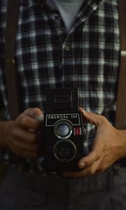 Preview wallpaper camera, retro, vintage, hands, photographer