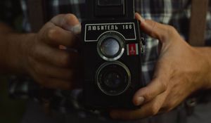 Preview wallpaper camera, retro, vintage, hands, photographer