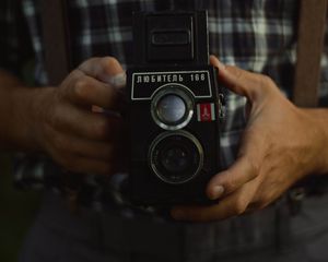 Preview wallpaper camera, retro, vintage, hands, photographer