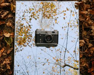 Preview wallpaper camera, vintage, retro, autumn, leaves