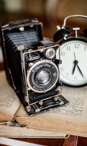 Preview wallpaper camera, watch, book, retro
