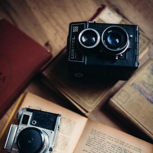 Preview wallpaper cameras, books, retro, vintage