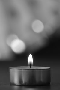 Preview wallpaper candle, fire, bw