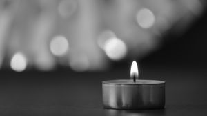 Preview wallpaper candle, fire, bw