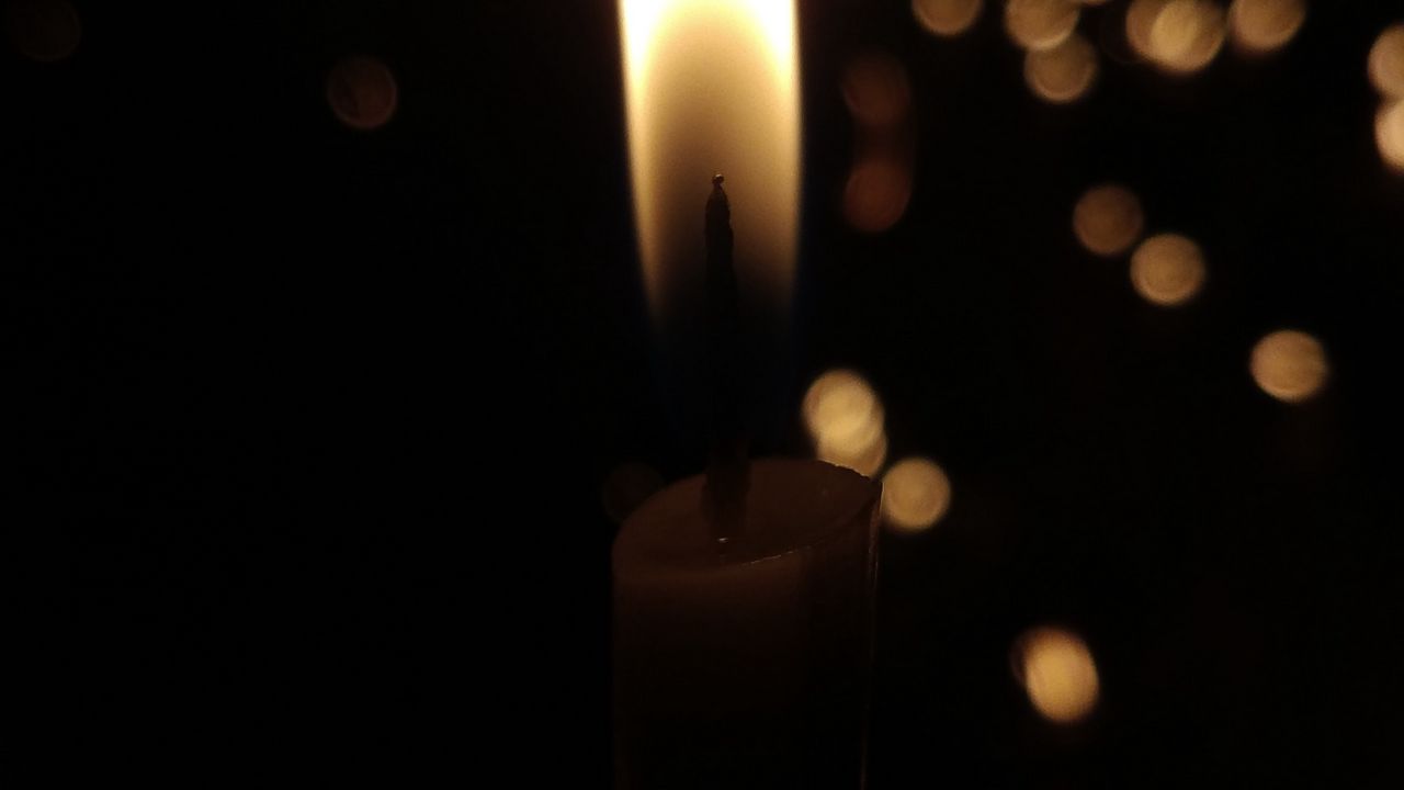 Wallpaper candle, fire, dark, glare