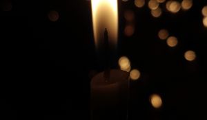 Preview wallpaper candle, fire, dark, glare