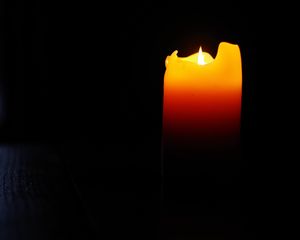 Preview wallpaper candle, flame, dark