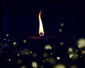 Preview wallpaper candle, flame, fire, glare, blur, dark