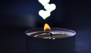 Preview wallpaper candle, flame, heart, glare