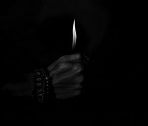 Preview wallpaper candle, hands, bw