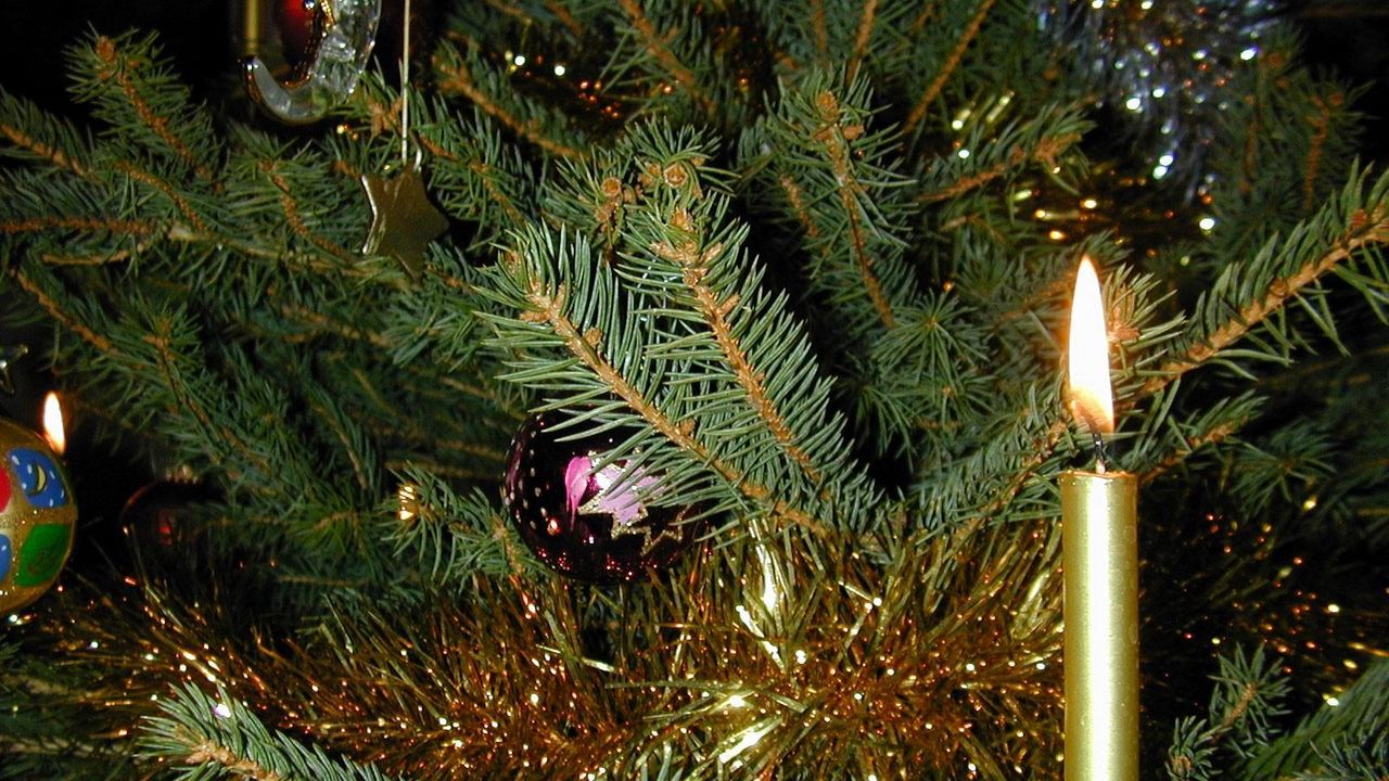 Wallpaper candle, pine needles, tree, toys, tinsel, holiday