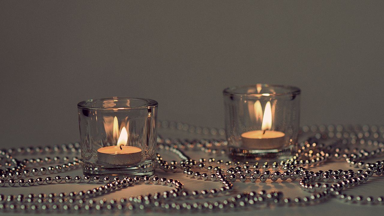 Wallpaper candles, candle holders, lights, chain
