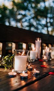 Preview wallpaper candles, glass, petals, table