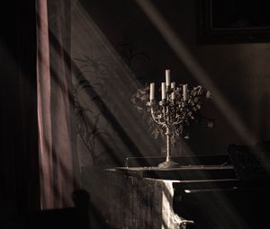 Preview wallpaper candles, piano, rays, light