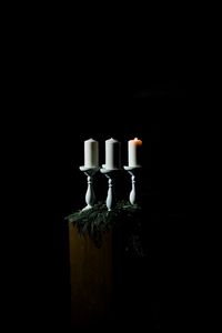 Preview wallpaper candles, white, dark, darkness