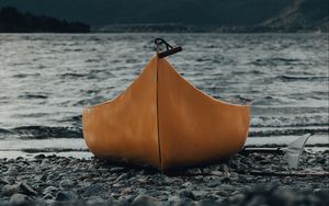 Preview wallpaper canoe, boat, water, front view