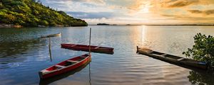 Preview wallpaper canoe, sea, rays, slope, nature, landscape