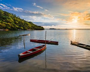 Preview wallpaper canoe, sea, rays, slope, nature, landscape