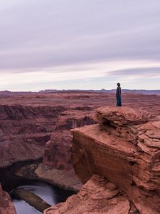 Preview wallpaper canyon, alone, solitude, height