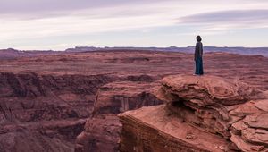 Preview wallpaper canyon, alone, solitude, height