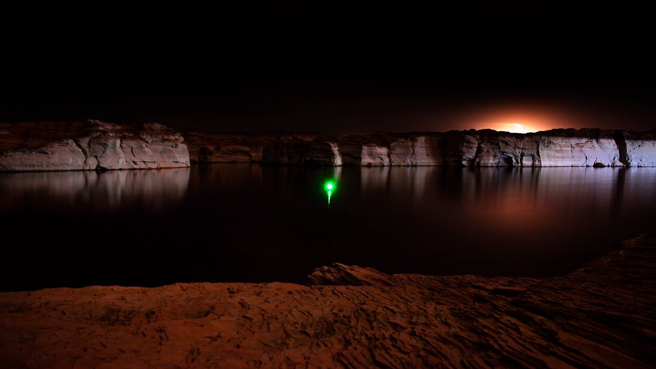 Wallpaper canyon, lake, light, reflection, night