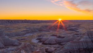 Preview wallpaper canyon, rocks, dry, cranny, sun, sunset