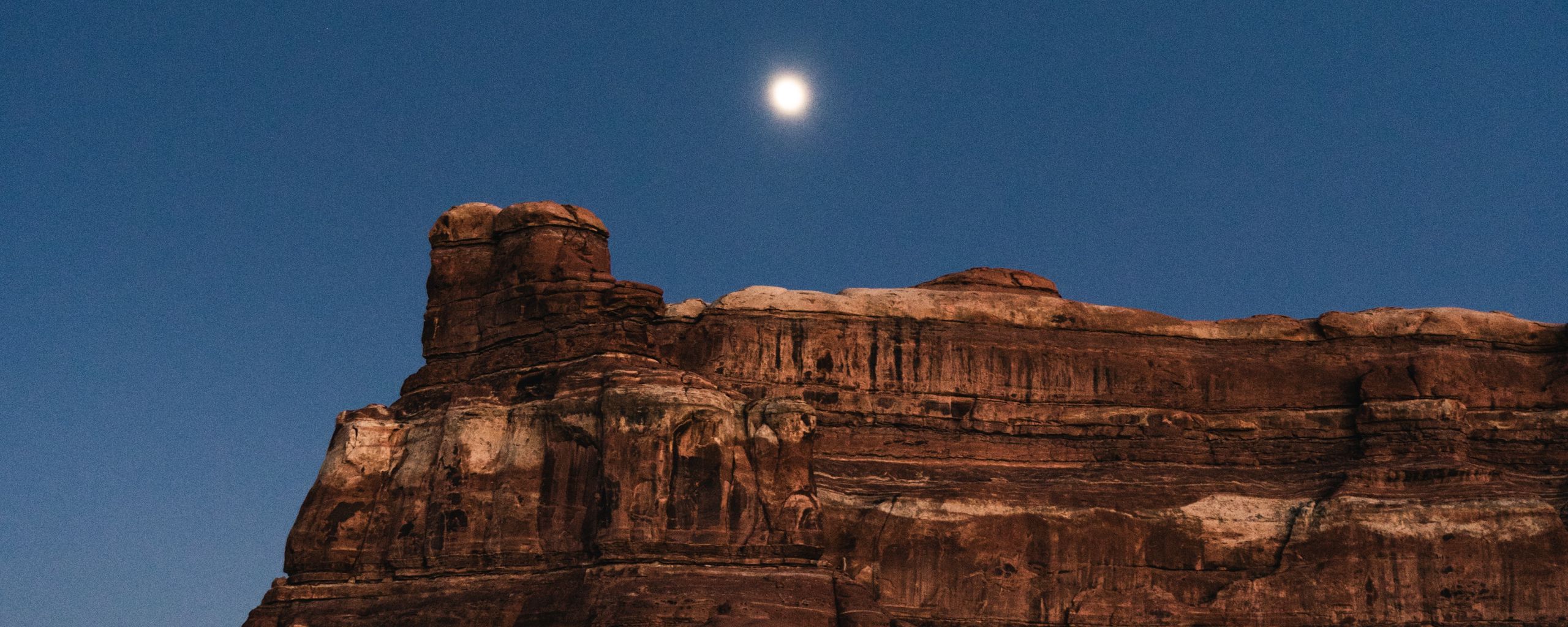 2560x1024 Wallpaper canyon, rocks, night, moon, landscape