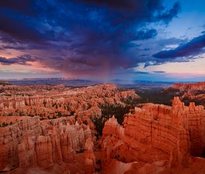 Preview wallpaper canyon, sunset, clouds, bryce canyon