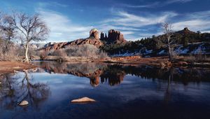 Preview wallpaper canyons, mountains, lakes, bottom, shore, tree, snow, reflection