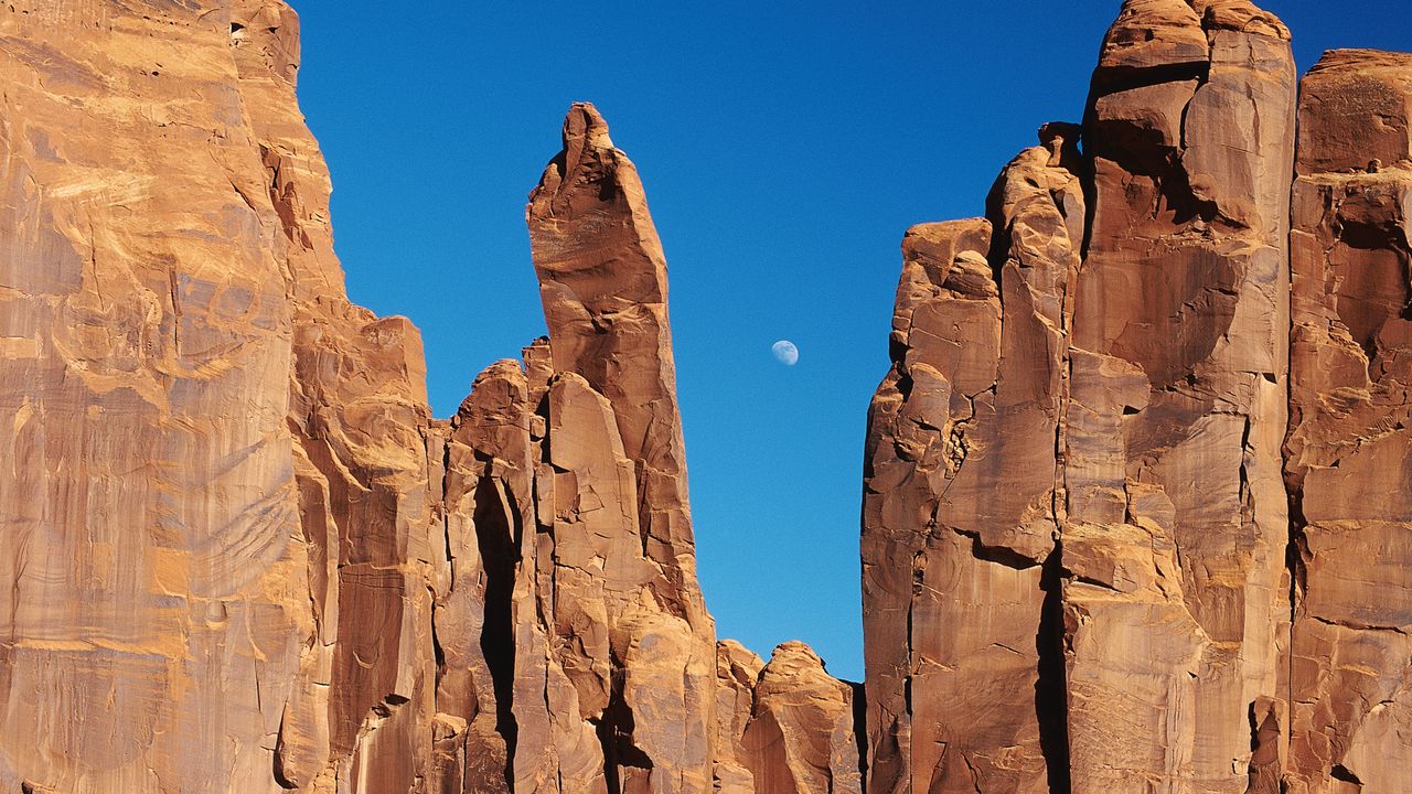Wallpaper canyons, rocks, moon, sky, crack