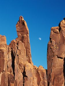 Preview wallpaper canyons, rocks, moon, sky, crack