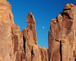 Preview wallpaper canyons, rocks, moon, sky, crack