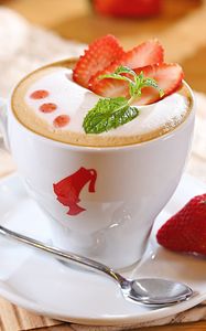 Preview wallpaper cappuccino, strawberry, foam, sweet