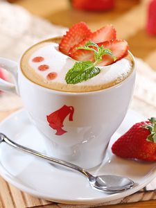 Preview wallpaper cappuccino, strawberry, foam, sweet