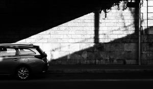 Preview wallpaper car, bw, side view, dark